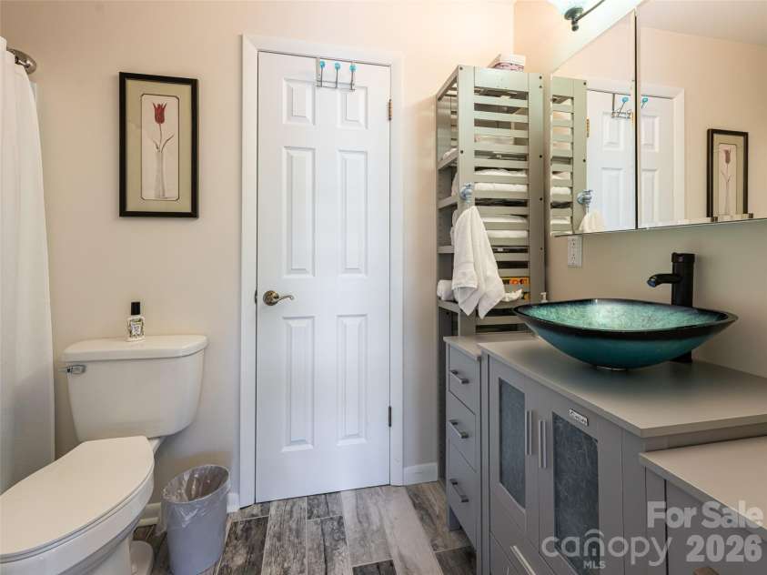 2F Lynx Drive, Black Mountain, NC 28711.  MLS# CAR4360647, YatesRealty ID 11203. 