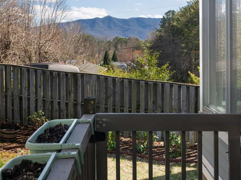 2F Lynx Drive, Black Mountain, NC 28711.  MLS# CAR4360647, YatesRealty ID 11203. 