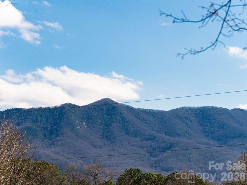 2F Lynx Drive, Black Mountain, NC 28711.  MLS# CAR4360647, YatesRealty ID 11203. 