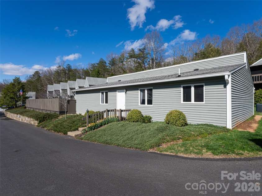 2F Lynx Drive, Black Mountain, NC 28711.  MLS# CAR4360647, YatesRealty ID 11203. 