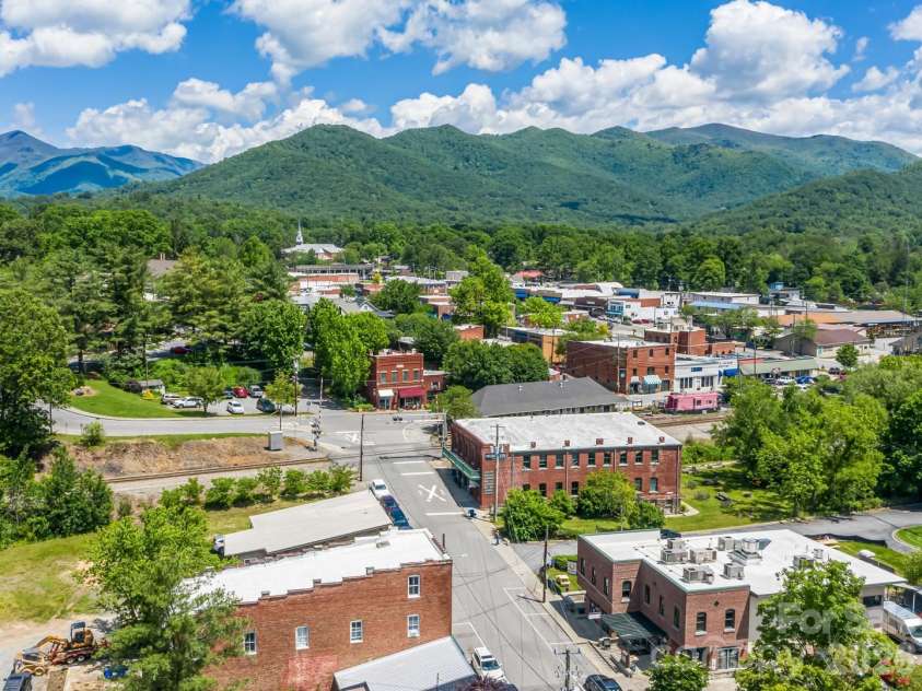 2F Lynx Drive, Black Mountain, NC 28711.  MLS# CAR4360647, YatesRealty ID 11203. 