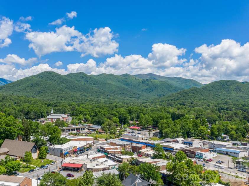 2F Lynx Drive, Black Mountain, NC 28711.  MLS# CAR4360647, YatesRealty ID 11203. 