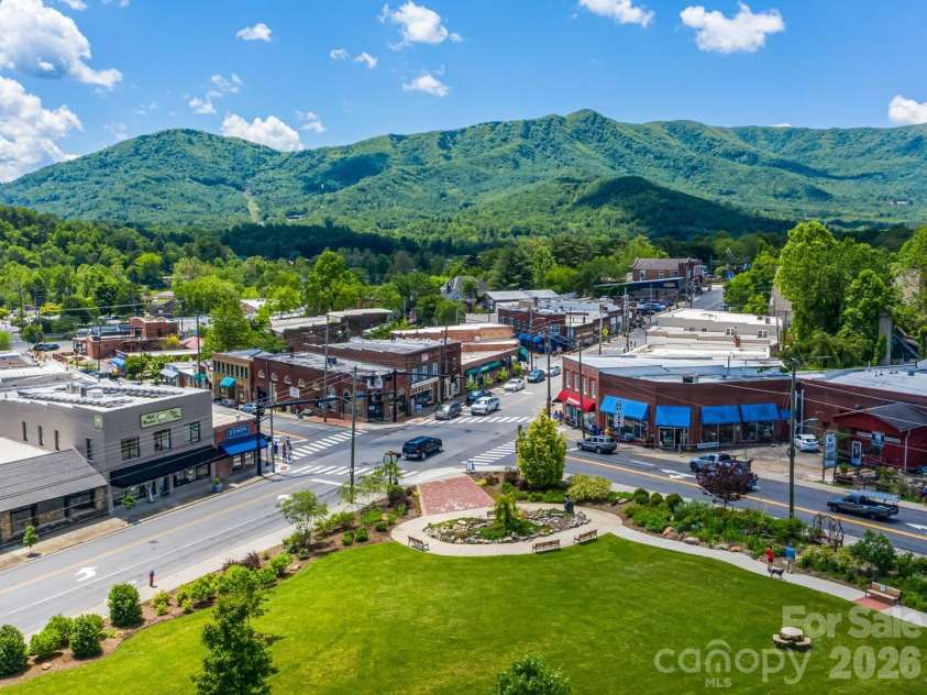 2F Lynx Drive, Black Mountain, NC 28711.  MLS# CAR4360647, YatesRealty ID 11203. 