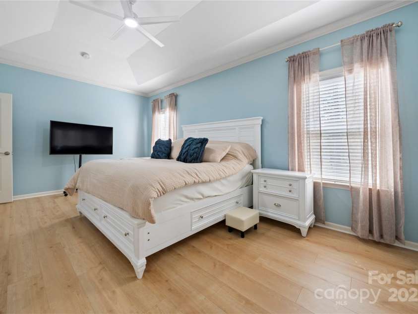 31226 Cove View Court, Lancaster, SC 29720.  MLS# CAR4253518, YatesRealty ID 11204. Primary Bedroom with new flooring and spacious ensuite bath and closet.