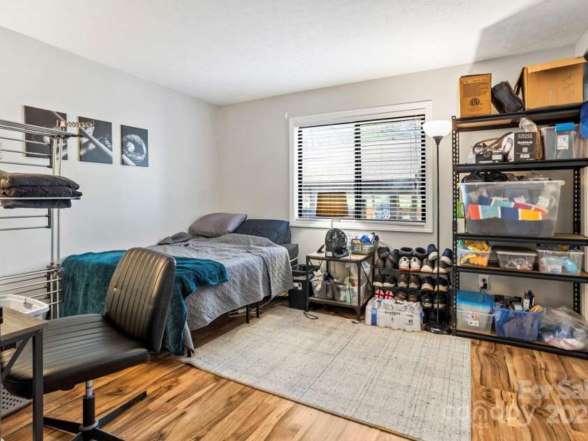 521 Courtwood Lane, Hendersonville, NC 28739.  MLS# CAR4244323, YatesRealty ID 11205. 