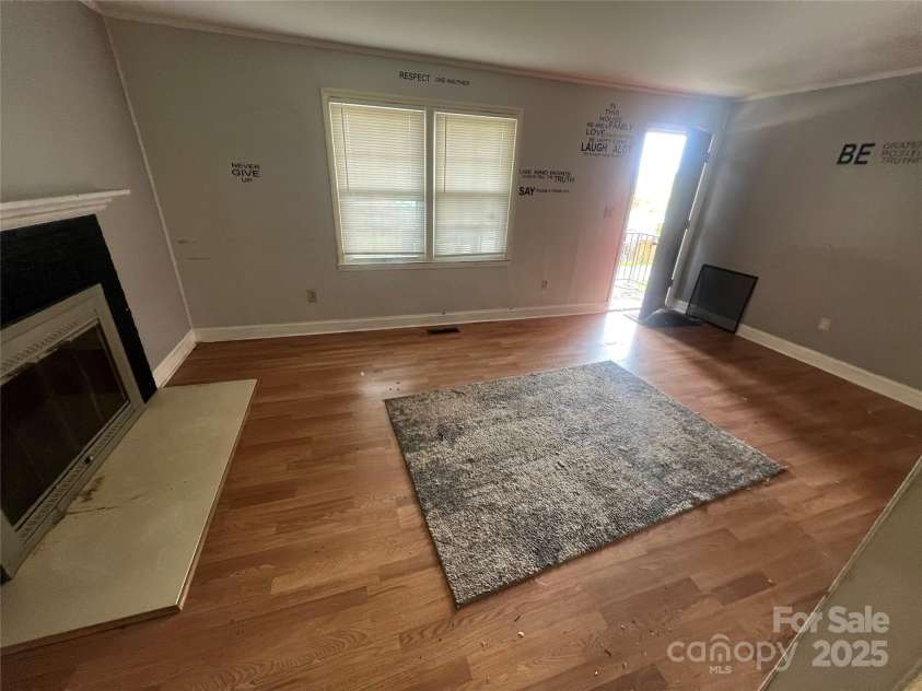 145 Azalea Way, Hendersonville, NC 28792.  MLS# CAR4254158, YatesRealty ID 11206. 