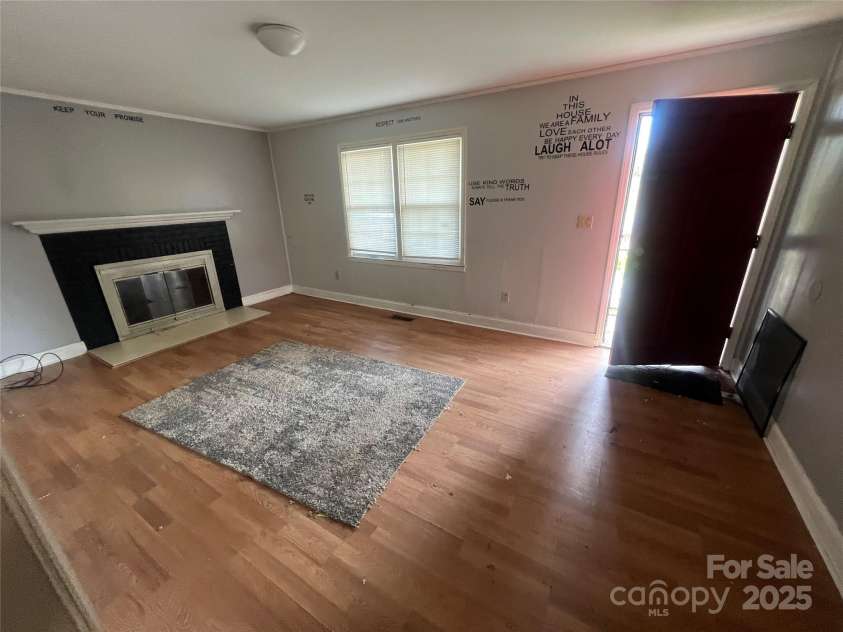 145 Azalea Way, Hendersonville, NC 28792.  MLS# CAR4254158, YatesRealty ID 11206. 