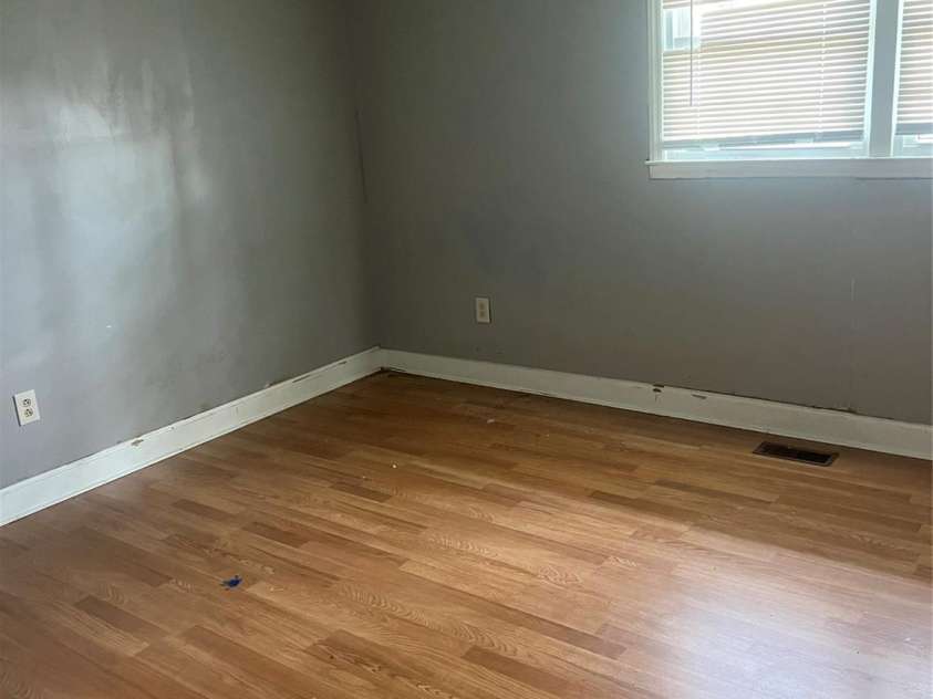 145 Azalea Way, Hendersonville, NC 28792.  MLS# CAR4254158, YatesRealty ID 11206. 