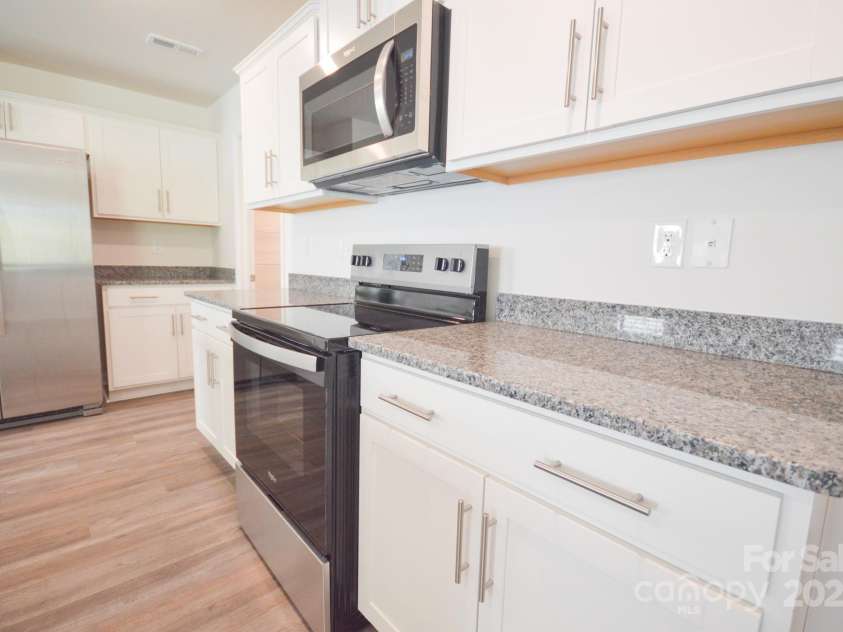 48 Providence Walk Drive, Hendersonville, NC 28792.  MLS# CAR4183906, YatesRealty ID 11207. 