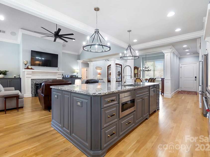 2102 Virginia Ellen Court, Stanley, NC 28164.  MLS# CAR4321172, YatesRealty ID 1121. Gorgeous 6'x10; Island