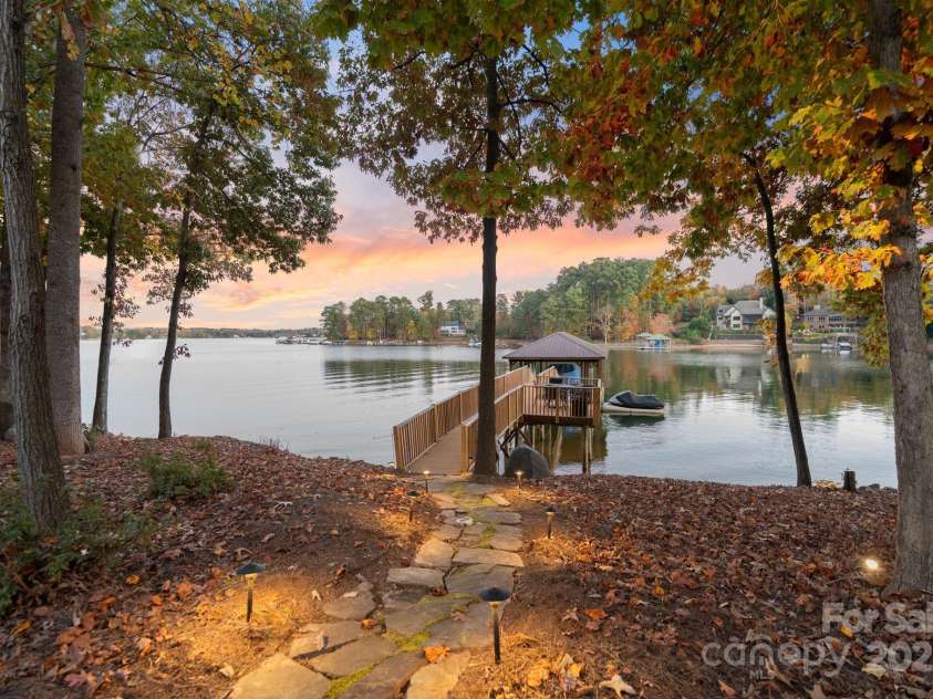 9225 Fair Oak Drive, Sherrills Ford, NC 28673.  MLS# CAR4319433, YatesRealty ID 1121. 