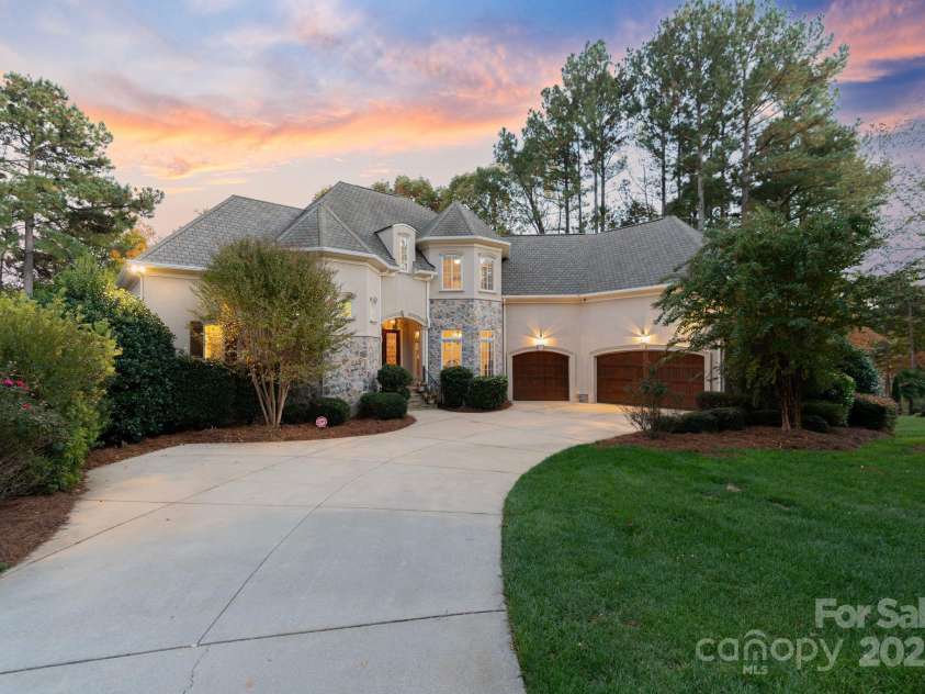 9225 Fair Oak Drive, Sherrills Ford, NC 28673.  MLS# CAR4319433, YatesRealty ID 1121. 