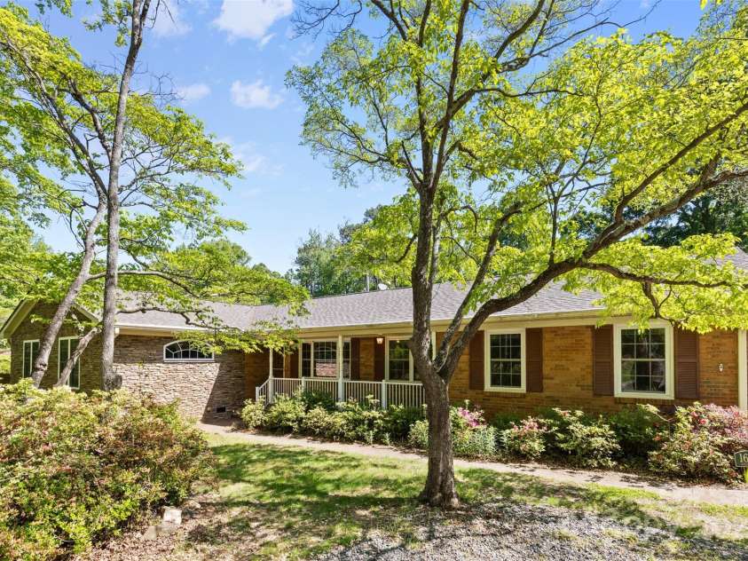 1633 Colony Road, Rock Hill, SC 29730.  MLS# CAR4238948, YatesRealty ID 11210. 