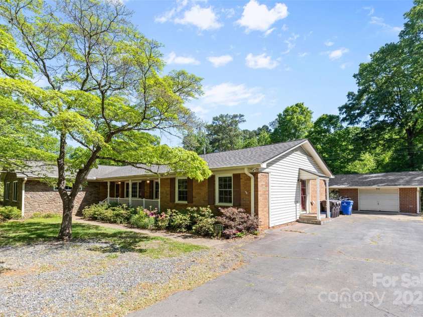 1633 Colony Road, Rock Hill, SC 29730.  MLS# CAR4238948, YatesRealty ID 11210. 