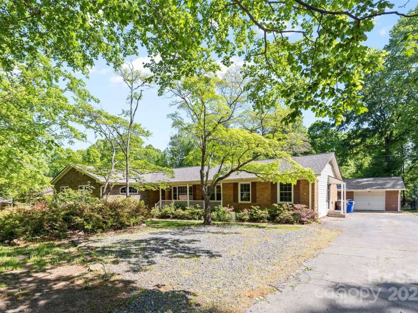 1633 Colony Road, Rock Hill, SC 29730.  MLS# CAR4238948, YatesRealty ID 11210. 