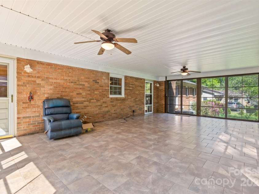 1633 Colony Road, Rock Hill, SC 29730.  MLS# CAR4238948, YatesRealty ID 11210. 