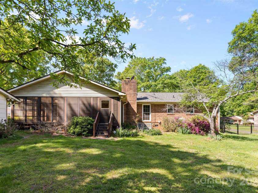 1633 Colony Road, Rock Hill, SC 29730.  MLS# CAR4238948, YatesRealty ID 11210. 