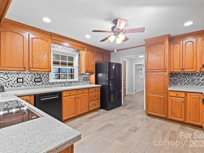 1633 Colony Road, Rock Hill, SC 29730.  MLS# CAR4238948, YatesRealty ID 11210. 