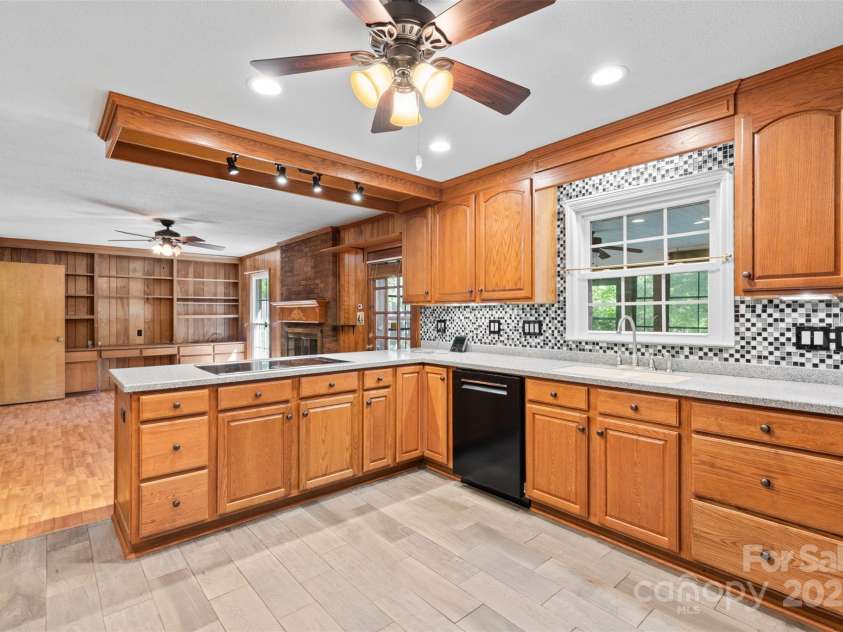 1633 Colony Road, Rock Hill, SC 29730.  MLS# CAR4238948, YatesRealty ID 11210. 