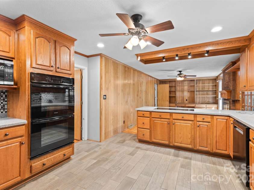1633 Colony Road, Rock Hill, SC 29730.  MLS# CAR4238948, YatesRealty ID 11210. 