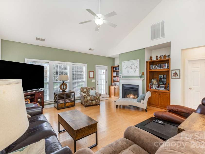14014 Acorn Creek Lane, Charlotte, NC 28269.  MLS# CAR4234245, YatesRealty ID 11212. 