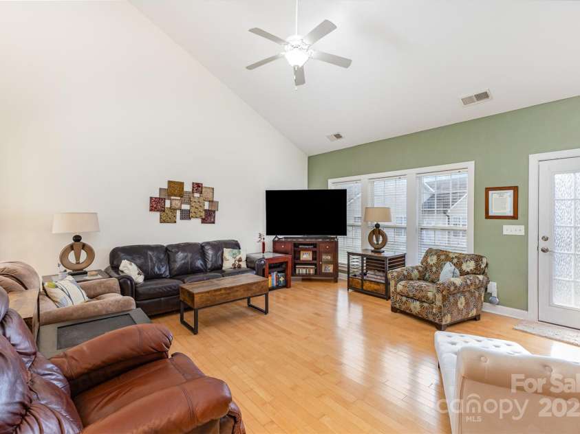 14014 Acorn Creek Lane, Charlotte, NC 28269.  MLS# CAR4234245, YatesRealty ID 11212. 