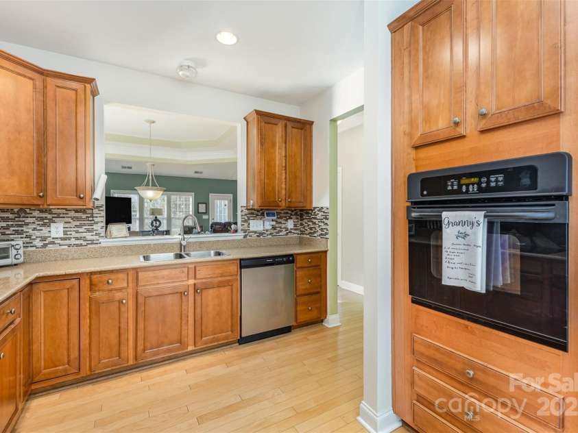 14014 Acorn Creek Lane, Charlotte, NC 28269.  MLS# CAR4234245, YatesRealty ID 11212. 
