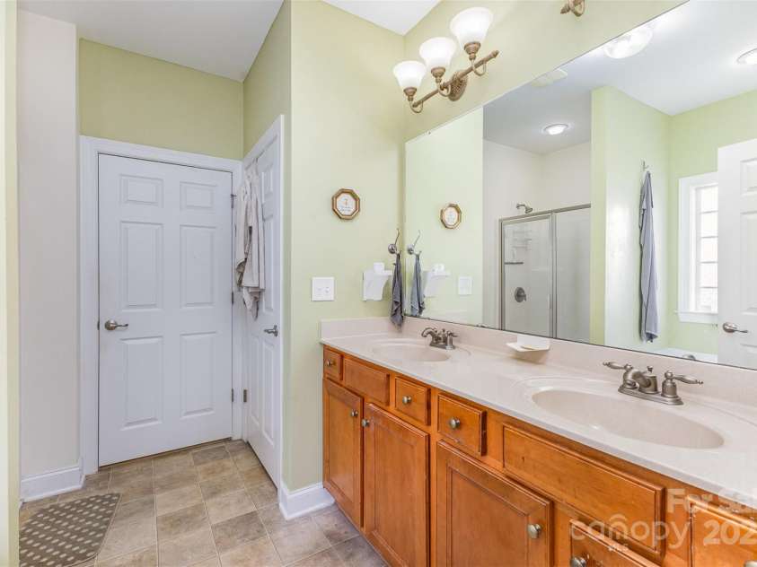 14014 Acorn Creek Lane, Charlotte, NC 28269.  MLS# CAR4234245, YatesRealty ID 11212. 
