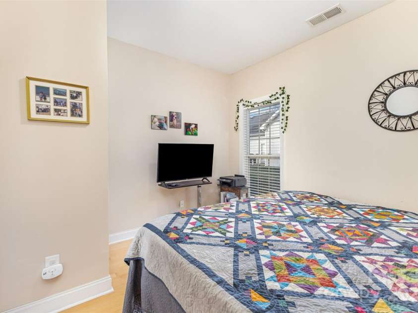 14014 Acorn Creek Lane, Charlotte, NC 28269.  MLS# CAR4234245, YatesRealty ID 11212. 