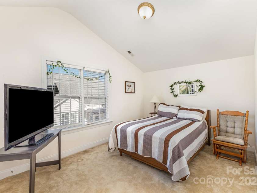 14014 Acorn Creek Lane, Charlotte, NC 28269.  MLS# CAR4234245, YatesRealty ID 11212. 