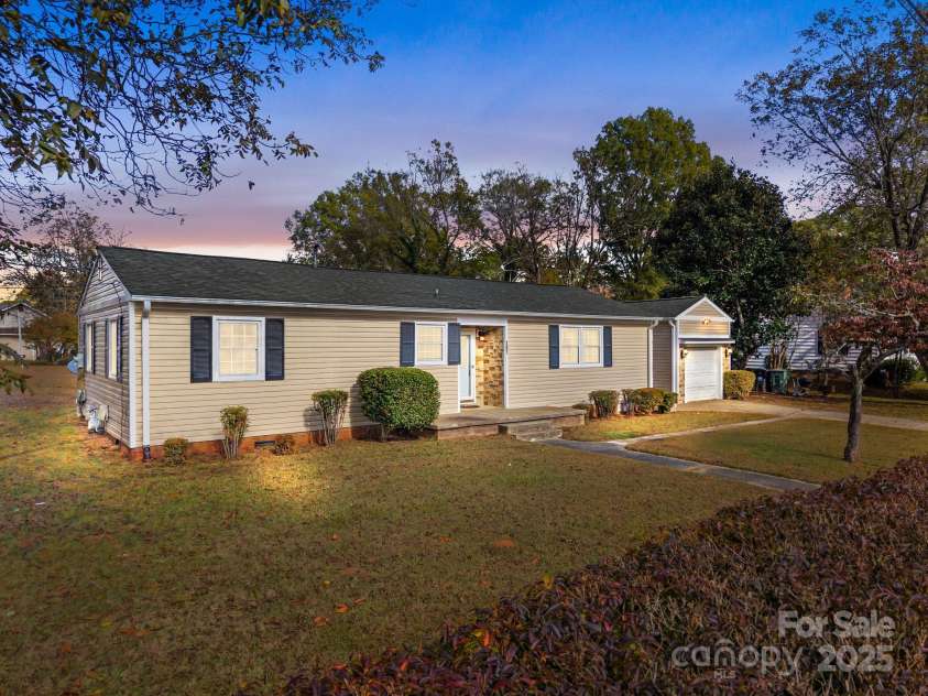 207 Highland Avenue, Concord, NC 28027.  MLS# CAR4314511, YatesRealty ID 11213. 