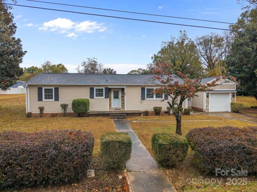 207 Highland Avenue, Concord, NC 28027.  MLS# CAR4314511, YatesRealty ID 11213. 