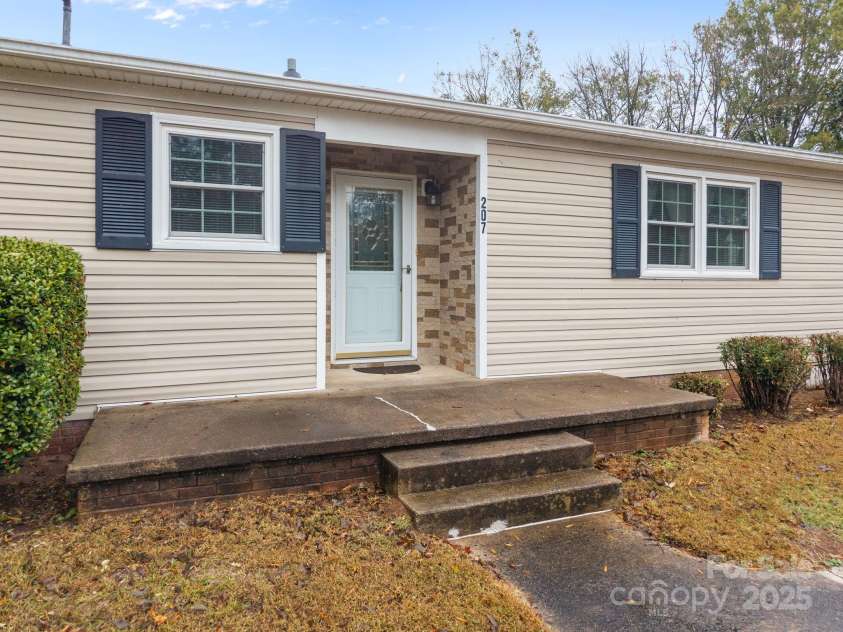 207 Highland Avenue, Concord, NC 28027.  MLS# CAR4314511, YatesRealty ID 11213. 