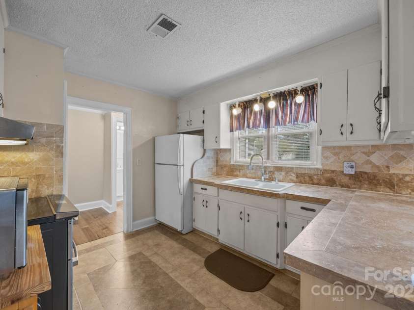 207 Highland Avenue, Concord, NC 28027.  MLS# CAR4314511, YatesRealty ID 11213. 