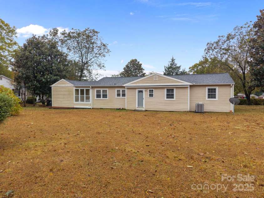 207 Highland Avenue, Concord, NC 28027.  MLS# CAR4314511, YatesRealty ID 11213. 
