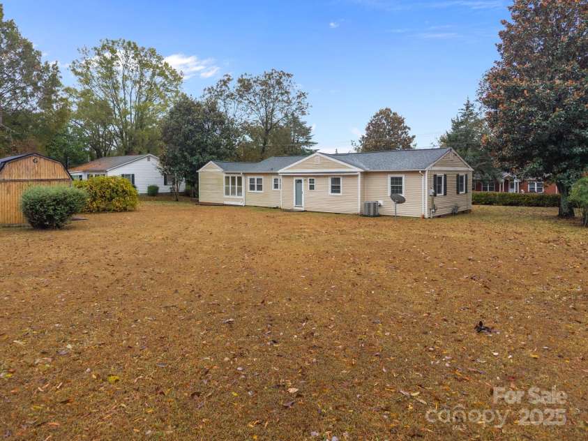 207 Highland Avenue, Concord, NC 28027.  MLS# CAR4314511, YatesRealty ID 11213. 