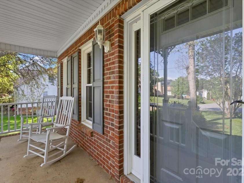 5074 Cobblestone Road, Winston Salem, NC 27106.  MLS# CAR4252000, YatesRealty ID 11214. 