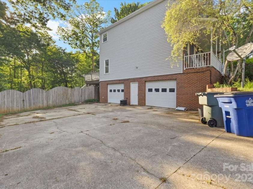 5074 Cobblestone Road, Winston Salem, NC 27106.  MLS# CAR4252000, YatesRealty ID 11214. 