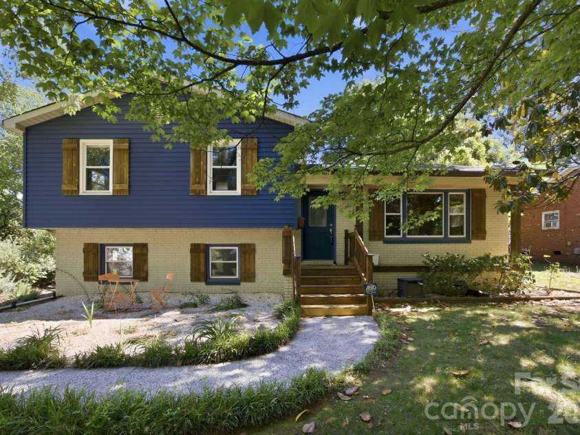 1941 Bentley Place, Charlotte, NC 28205.  MLS# CAR4381660, YatesRealty ID 11215. 