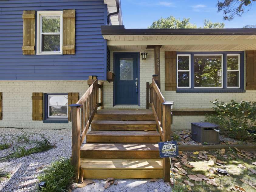 1941 Bentley Place, Charlotte, NC 28205.  MLS# CAR4381660, YatesRealty ID 11215. 