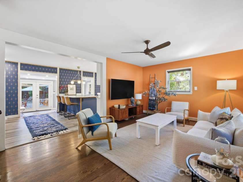 1941 Bentley Place, Charlotte, NC 28205.  MLS# CAR4381660, YatesRealty ID 11215. 