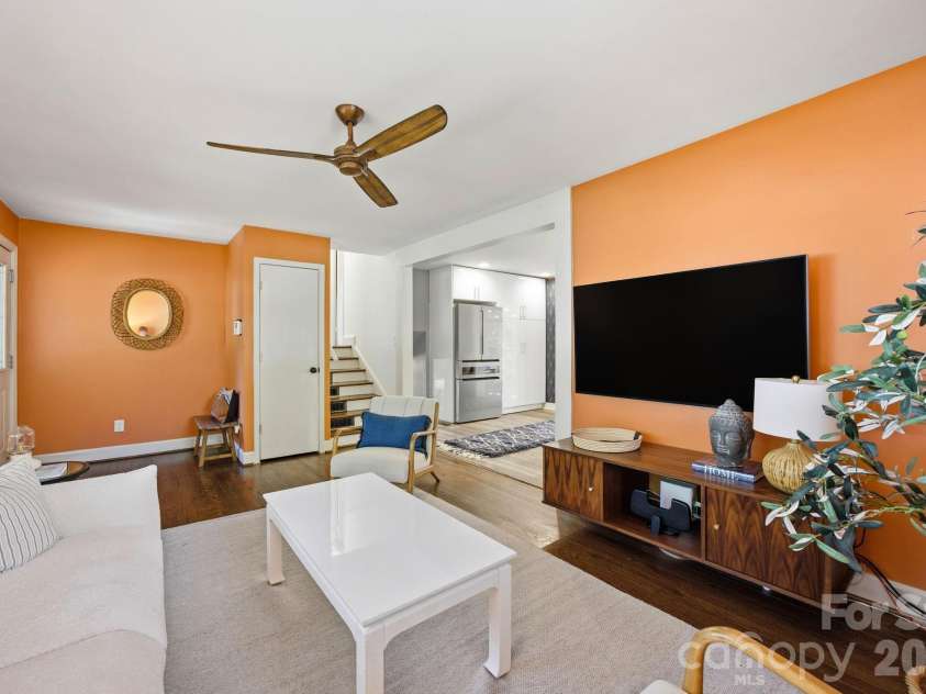 1941 Bentley Place, Charlotte, NC 28205.  MLS# CAR4381660, YatesRealty ID 11215. 