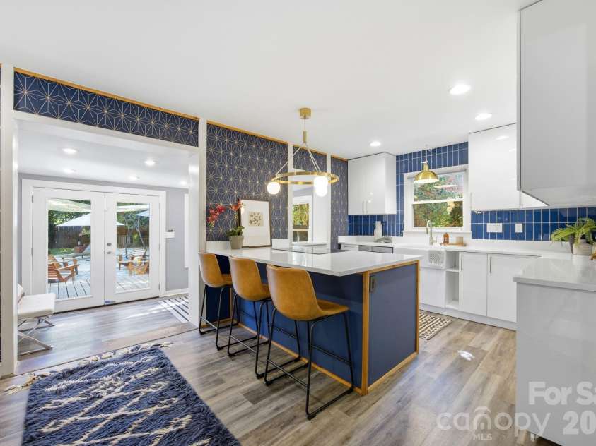 1941 Bentley Place, Charlotte, NC 28205.  MLS# CAR4381660, YatesRealty ID 11215. 