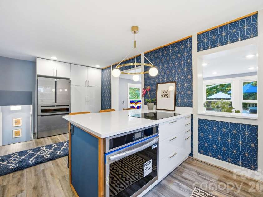 1941 Bentley Place, Charlotte, NC 28205.  MLS# CAR4381660, YatesRealty ID 11215. 