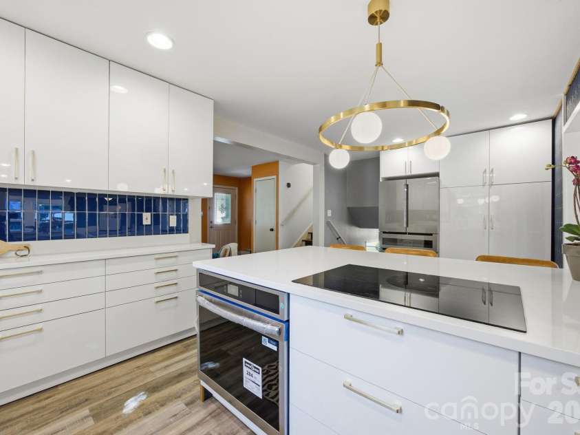 1941 Bentley Place, Charlotte, NC 28205.  MLS# CAR4381660, YatesRealty ID 11215. 