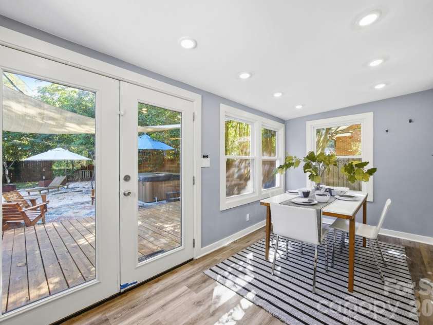 1941 Bentley Place, Charlotte, NC 28205.  MLS# CAR4381660, YatesRealty ID 11215. 