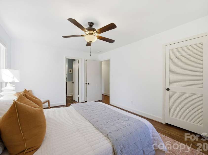 1941 Bentley Place, Charlotte, NC 28205.  MLS# CAR4381660, YatesRealty ID 11215. 