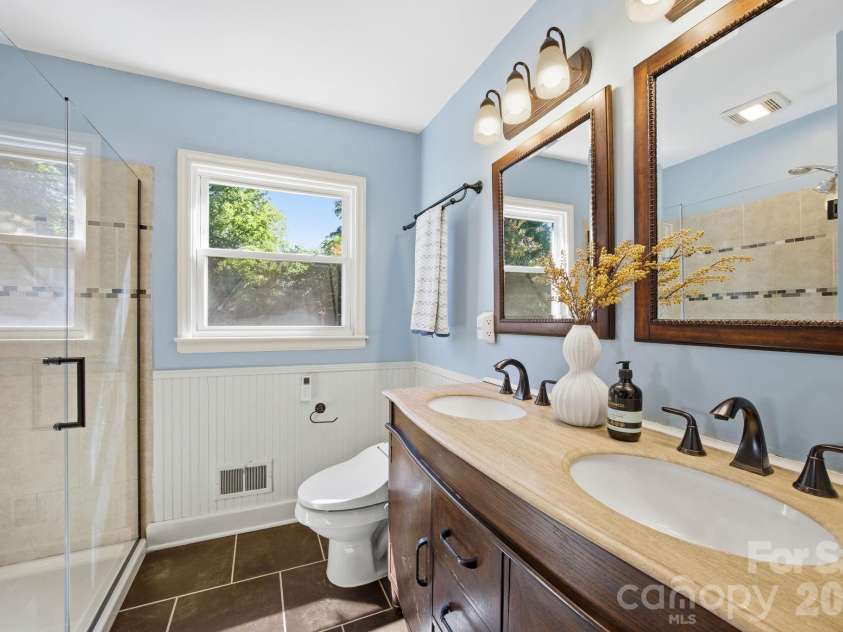 1941 Bentley Place, Charlotte, NC 28205.  MLS# CAR4381660, YatesRealty ID 11215. 