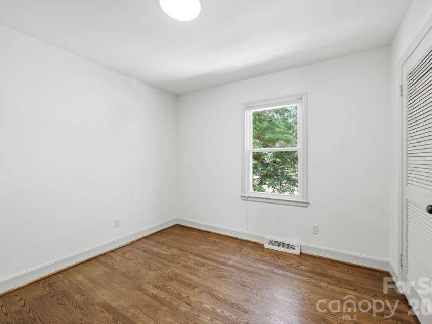 1941 Bentley Place, Charlotte, NC 28205.  MLS# CAR4381660, YatesRealty ID 11215. 