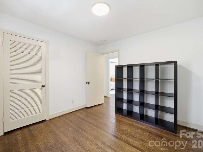 1941 Bentley Place, Charlotte, NC 28205.  MLS# CAR4381660, YatesRealty ID 11215. 
